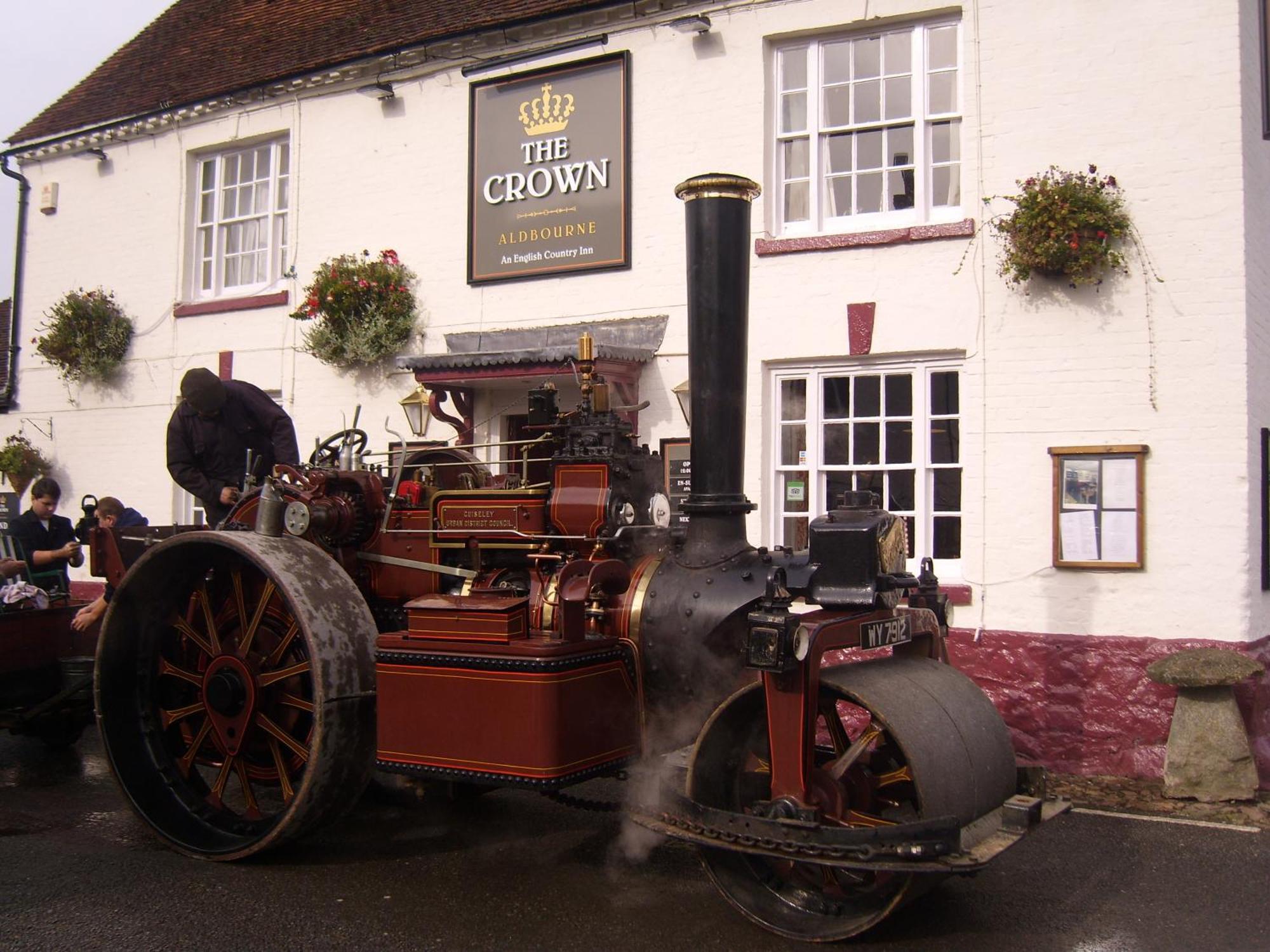 The Crown Aldbourne Exterior foto